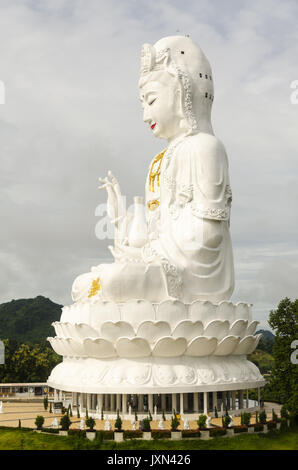 Wat Huai Pla Kung 9 Stufe Tempel, gigantischen chinesischen Stil Buddha Statue, Chiang Rai Thailand Stockfoto