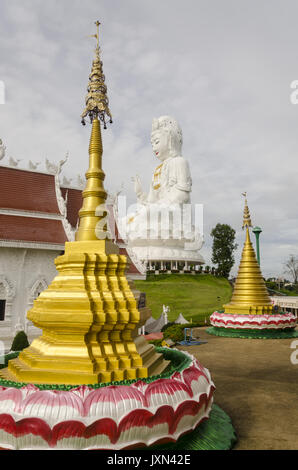 Wat Huai Pla Kung 9 Stufe Tempel, gigantischen chinesischen Stil Buddha Statue, Chiang Rai Thailand Stockfoto