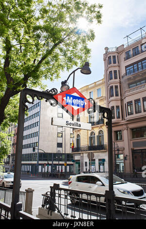 Eingang zur Metro Sevilla in Madrid Stockfoto