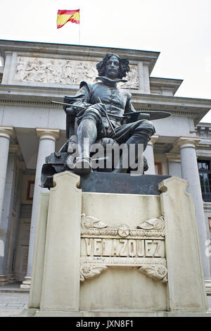 Denkmal zu Velázquez in der Nähe der Prada Museum in Madrid Stockfoto