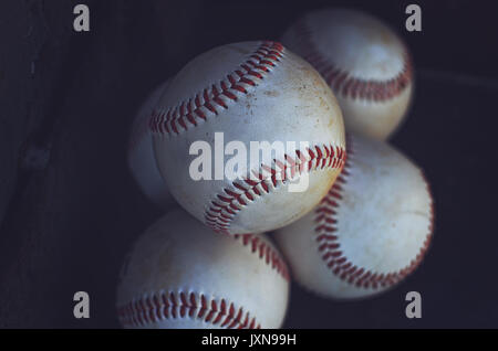 Stapel des Baseballs für Ball Spieler, Ausrüstung für das Spiel benötigt. Stockfoto