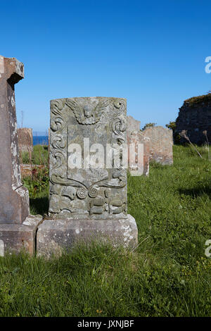 Grabstein auf dem verlassenen Friedhof von KILCHOUSLAND alten Kirchhof, Campbeltown, Schottland. Stockfoto