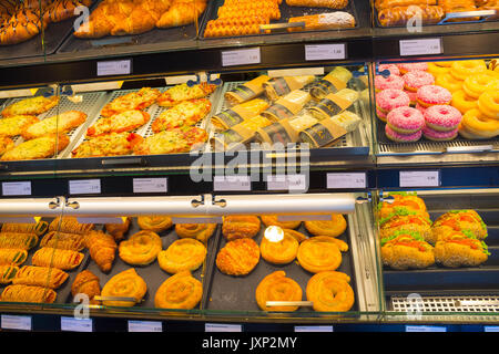 Salzburg, Österreich - Mai 01, 2017: Snack mit Schinken und Gurken Stockfoto