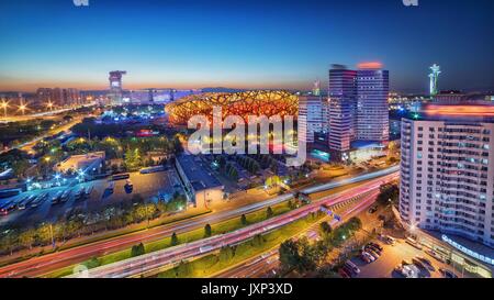Nacht Blick auf asiatische Sportarten Dorf in Peking Stockfoto