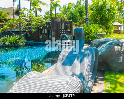 Bali, Indonesien - 14 April, 2014: Blick auf den Pool in St. Regis Resort Stockfoto