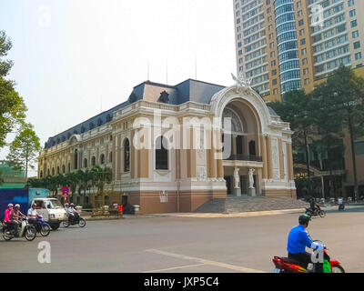 Ho Chi Minh City, Vietnam - 11. Februar 2011: Die historische Saigon Oper in der Dong Khoi Street, Ho Chi Minh City, Vietnam. Stockfoto