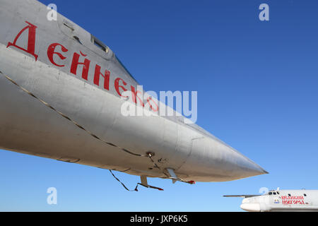 Schukowski, Moskau, Russland - 21. August 2015: Russische Luftwaffe Tu-22 M3 und Tu-95MS-Bomber in Schukowski bei der MAKS-2015 Airshow. Stockfoto