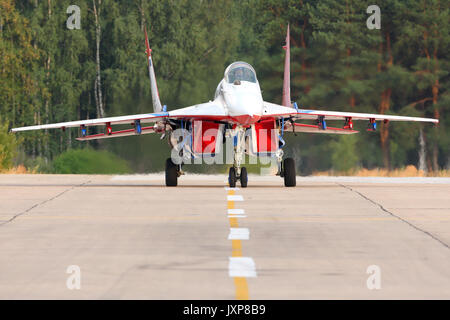 Kubinka, Moskau, Russland - August 5, 2014: Mikoyan Gurevich MiG-29 05 BLUE bei Kubinka Air Force Base. Stockfoto