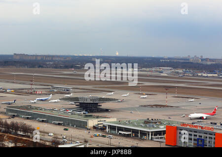 Scheremetjewo, Moskau, Russland - April 7, 2014: Panorama der internationale Flughafen Sheremetyevo aus dem Helikopter. Stockfoto