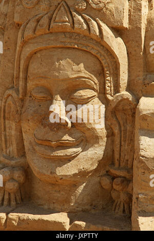 Sand Skulptur: ethnische Mann Gesicht Flachrelief Stockfoto