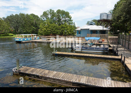 Sassagoula River Cruise Ferry Boot nehmen Gäste aus Port Orleans Riverside Resort in der Walt Disney World, Orlando, Florida. Stockfoto