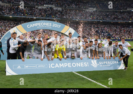 Madrid, Spanien. 16 Aug, 2017. Zweites Standbein der Spanischen Supercup gespielt im Santiago Bernabeu Stadion von Real Madrid und FC Barcelona im Aug 16 2017. Real Madrid gewann das Spiel 2-0 und wurde den spanischen Supercup Champion 2017. Quelle: AFP 7/Alamy leben Nachrichten Stockfoto