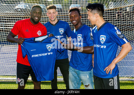 Toronto, Kanada. 16 August, 2017. Fernsehen Zeige 21 Thunder cast (Emmanuel Kabongo, Kevin Glaydon, und Jonathan Kim) Foto mit Toronto FC Vorwärts Jozy Altidore am St. Michael's College School. Dominic Chan/GATPR/EXimages Credit: EXImages/Alamy leben Nachrichten Stockfoto