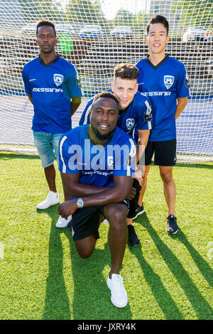 Toronto, Kanada. 16 August, 2017. Fernsehen Zeige 21 Thunder cast (Emmanuel Kabongo, Kevin Glaydon, und Jonathan Kim) Foto mit Toronto FC Vorwärts Jozy Altidore am St. Michael's College School. Dominic Chan/GATPR/EXimages Credit: EXImages/Alamy leben Nachrichten Stockfoto