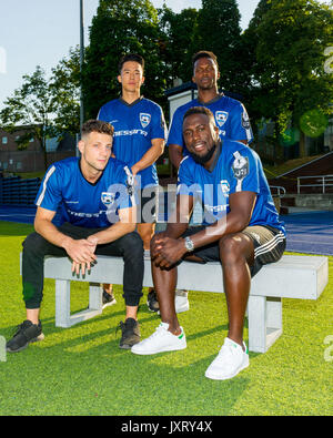 Toronto, Kanada. 16 August, 2017. Fernsehen Zeige 21 Thunder cast (Emmanuel Kabongo, Kevin Glaydon, und Jonathan Kim) Foto mit Toronto FC Vorwärts Jozy Altidore am St. Michael's College School. Dominic Chan/GATPR/EXimages Credit: EXImages/Alamy leben Nachrichten Stockfoto