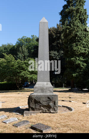 Seattle, USA. 16 Aug, 2017. Memorial obelisken an der Großen Armee der Republik Friedhof. Fünf Seattle Grand Army Beiträge wurde der Friedhof im Jahr 1895 für den Bürgerkrieg Helden in der Capitol Hill. Auf dem Gelände ist ein Monument, und Gräber von fünfhundert 26 Veteranen. Der Friedhof ist derzeit von Seattle's Abteilung der Parks und der Erholung. Credit: Paul Christian Gordon/Alamy leben Nachrichten Stockfoto