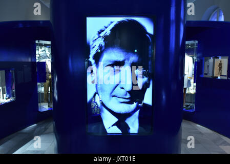 Potsdam, Deutschland. 14 Aug, 2017. Ein Foto von der Schauspieler Hans Albers in die ständige Ausstellung des Potsdamer Filmmuseum in Potsdam, Deutschland, 14. August 2017. Das Museum wurde 1981 gegründet und ist das älteste Museum seiner Art in Deutschland und ist heute die Heimat von seinen eigenen film Universität. Ihre Archive und Sammlungen sind eine Fundgrube für Forscher und Filmfans. Foto: Ralf Hirschberger/dpa-Zentralbild/dpa/Alamy leben Nachrichten Stockfoto