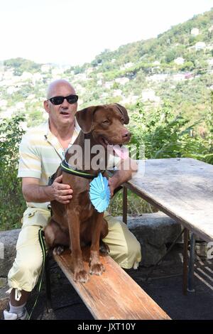 San Rocco (Rom): Fed Award des Hundes 2017. Im Bild: Leon, ausgefallenen Hund â€'â€'mit Massimiliano Boetti Stockfoto