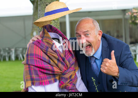 Paul Crone, am Tag der Eröffnung in Southport Flower Show als Aussteller, Garten Designer, und floralen Exponate willkommen die Ankunft von bis zu 80.000 Besucher erwartet zu diesem berühmten jährlichen Veranstaltung zu besuchen. Stockfoto