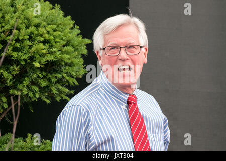 Southport, Merseyside, 17. August 2017. Flower Show. Celebrity Moderator John craven ist einer der besonderen Gäste bei der diesjährigen Blumenschau in Southport in Merseyside zu erscheinen. Sender John, ist einer der bekanntesten TV-Moderatoren der BBC & hat eine regelmäßige Befestigung wurde auf unseren Bildschirmen seit über 45 Jahren. Credit: cernan Elias/Alamy leben Nachrichten Stockfoto