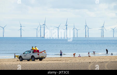 Rettungsschwimmer auf Seaton Carew Strand, County Durham. UK. Stockfoto