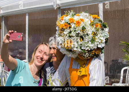 Southport, Merseyside, UK. 17 Aug, 2017. Öffnung Tag bei Southport Flower Show als Aussteller, Garten Designer, und floralen Exponate willkommen die Ankunft von bis zu 80.000 Besucher erwartet zu diesem berühmten jährlichen Veranstaltung zu besuchen. Kredit; MediaWorldImages/AlamyLiveNews Stockfoto