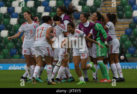 Belfast, Nordirland. 17 Aug, 2017. Nationale Fußball-Stadion im Windsor Park, UEFA-U19-Europameisterschaft der Frauen - Halbfinale 1 - Niederlande 2 Spanien 3. Die spanischen Frauen feiern, da sie die endgültige Niederlage Niederlande zu machen. Quelle: David Hunter/Alamy leben Nachrichten Stockfoto