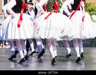 Tänzer aus Ungarn im Jahr 2017 Billingham Internationale Folklore Festival der Welt tanzen. Billingham, England, UK. Stockfoto