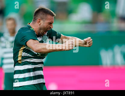 Budapest, Ungarn. 17 Aug, 2017. Daniel Bode von Ferencvarosi TC feiert sein Ziel während die ungarische OTP Bank Liga Match zwischen Ferencvarosi TC und Swietelsky Haladas an Groupama Arena am 17. August in Budapest, Ungarn, 2017. Credit: Laszlo Szirtesi/Alamy leben Nachrichten Stockfoto