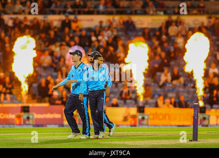 Leeds, Großbritannien. 17 Aug, 2017. Gary Ballance und Adil Rashid während der Yorkshire Wikinger v Northamptonshire Steelbacks im Headingley auf 20170817 August 2017. Quelle: SB Sport Fotografie/Alamy leben Nachrichten Stockfoto