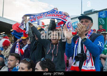 Dublin, Irland. 17. August 2017. Französische Fans auf die Frankreich gegen Irland Spiel der Frauen Rugby World Cup in UCD Bowl, Dublin. FT: 21 - 5 Irland. Credit: Elsie Kibue/Alamy leben Nachrichten Stockfoto