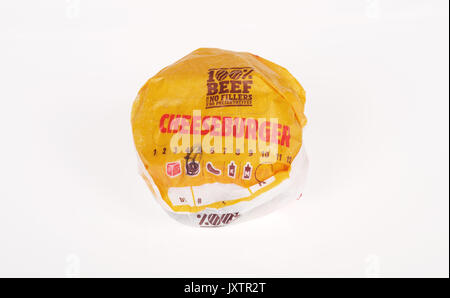 Burger King Double Cheeseburger in Papier wrapper auf weißem Hintergrund, Ausschnitt. USA Stockfoto