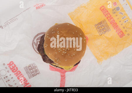 Burger King Double Cheeseburger auf Papier wrapper, USA Stockfoto