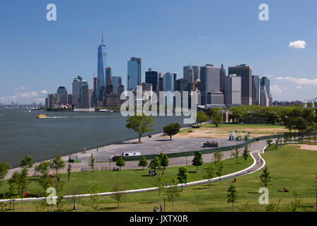 Blick auf Manhattan, New York City, von Governors Island Stockfoto