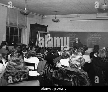 Abends College, Ivan Eugene McDougle, Gruppenfoto der Klasse im einleitenden Soziologie, 1948. Stockfoto