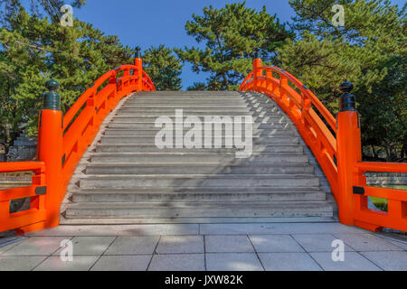 Taiko Bashi (Trommel Brücke oder formal "Sori Baschi") am Grand Schrein Sumiyoshi in Osaka, Japan Stockfoto