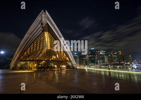 Sonnenuntergang und Night Skyline in Sydney, Australien, Victoria Harbour. Stockfoto