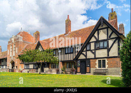 Margaret Orr armenhäuser von W. G. Wilson, mock Tudor Stil, 1926, Damme, Suffolk, England Stockfoto