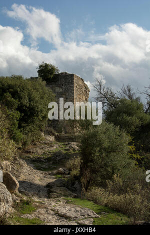 Pirgos ist ein Turm - wie Römische Befestigungsmauer rund um die Römische Ort Eleutherna im Zentrum von Kreta. Stockfoto