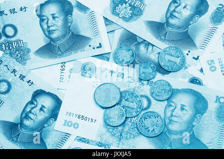 Hintergrund Collage chinesische Rmb Banknoten oder Yuan und Münzen mit dem Vorsitzenden Mao an der Vorderseite des pro Wechsel Stockfoto