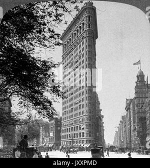 Das berühmte Flatiron Building - das bemerkenswerteste Finanzhochhaus der Welt" in New York, USA 1904. Die berühmten Flatiron Building, die meisten bemerkenswerten kommerziellen Gebäude der Welt, New York, USA 1904. Stockfoto