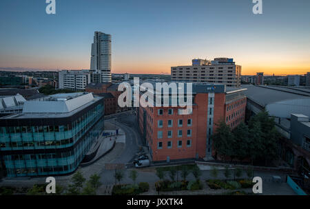 Wunderschöne Aussicht in Leeds bei Sonnenuntergang im Sommer 2017 Stockfoto