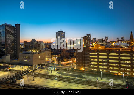 Wunderschöne Aussicht in Leeds bei Sonnenuntergang im Sommer 2017 Stockfoto