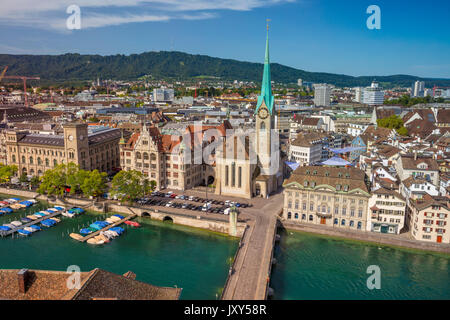 Zürich. Luftbild von Zürich, Schweiz während der sonnigen Sommermorgen. Stockfoto