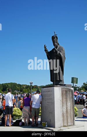 Marija Bistrica, marianischen Heiligtum, Maria Himmelfahrt, Wallfahrt, Statue von Papst Johannes Paul II., Kroatien, Europa, 25. Stockfoto