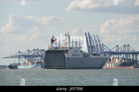 Stena Line Ro-Ro-Frachter Severine gesehen, vorbei am Hafen von Felixstowe für Harwich gebunden Stockfoto