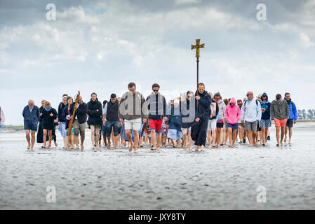 Maria Himmelfahrt Wallfahrt von der monastischen Gemeinschaften von Jerusalem organisiert, auf Tombelaine in der Bucht des Mont Saint-Michel (2015/08/15) Stockfoto