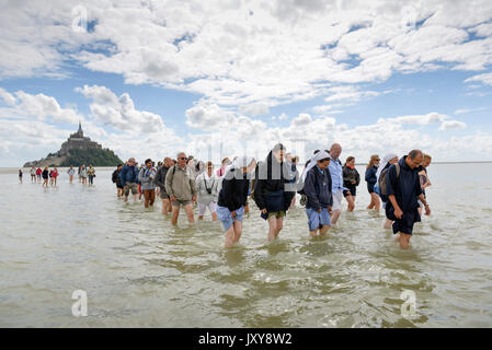 Maria Himmelfahrt Wallfahrt von der monastischen Gemeinschaften von Jerusalem organisiert, auf Tombelaine in der Bucht des Mont Saint-Michel (2015/08/15) Stockfoto