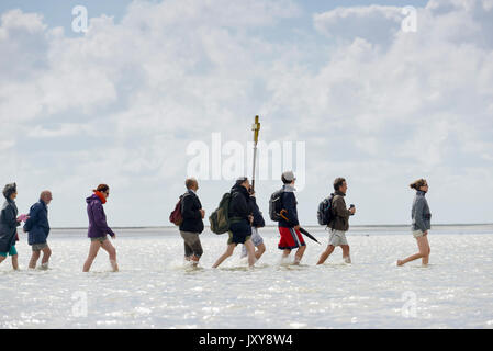 Maria Himmelfahrt Wallfahrt von der monastischen Gemeinschaften von Jerusalem organisiert, auf Tombelaine in der Bucht des Mont Saint-Michel (2015/08/15) Stockfoto