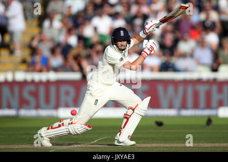 England's Joe Root Fledermäuse tagsüber eine der Ersten Investec Testspiel bei Edgbaston, Birmingham. Stockfoto